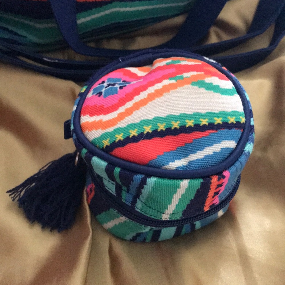 Aztec Print Travel Bags - Picture 3 of 7